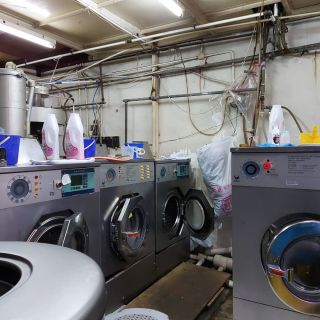 1994做到而家~ 我地既規模絕對唔係吹水! 要機有機~ 要地方有地方~ 但又可以做到平過出面好多wo~ 
                                                               　
                                                               如果你係荔枝角又想平價高質洗衫就搵我地啦~😊~ 就算唔係~ 如果你係商業客, 又真係有好多好多衫要洗~ 一樣麻煩你直接聯絡我地吧😘
                                                               #洗衣 #洗衣機 #乾洗 #工衣 #洗工衣 #香港洗衣 #洗衫 #洗衫冇難度